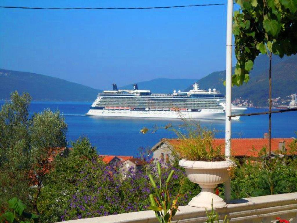 Villa Lastva Apartments Tivat Buitenkant foto
