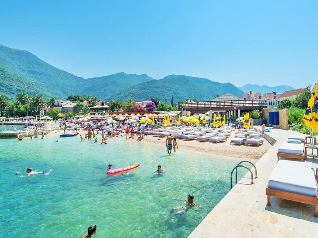 Villa Lastva Apartments Tivat Buitenkant foto