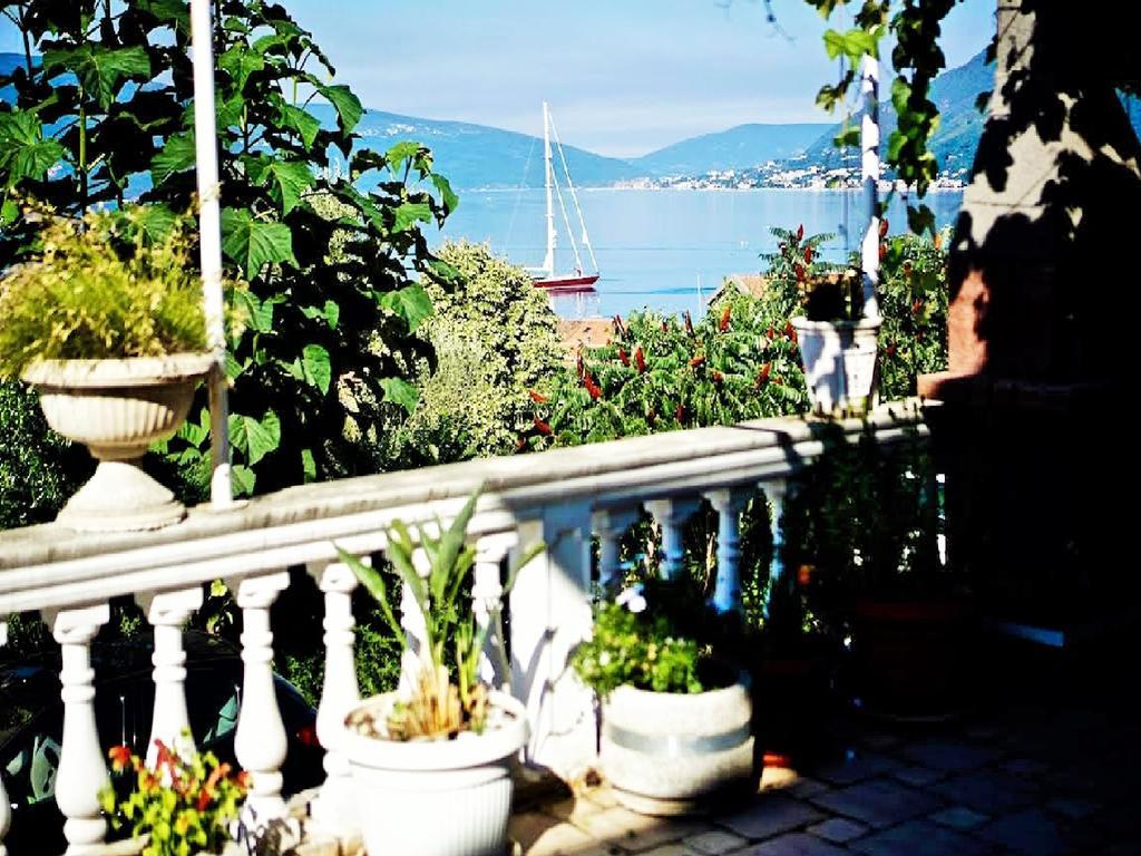 Villa Lastva Apartments Tivat Buitenkant foto