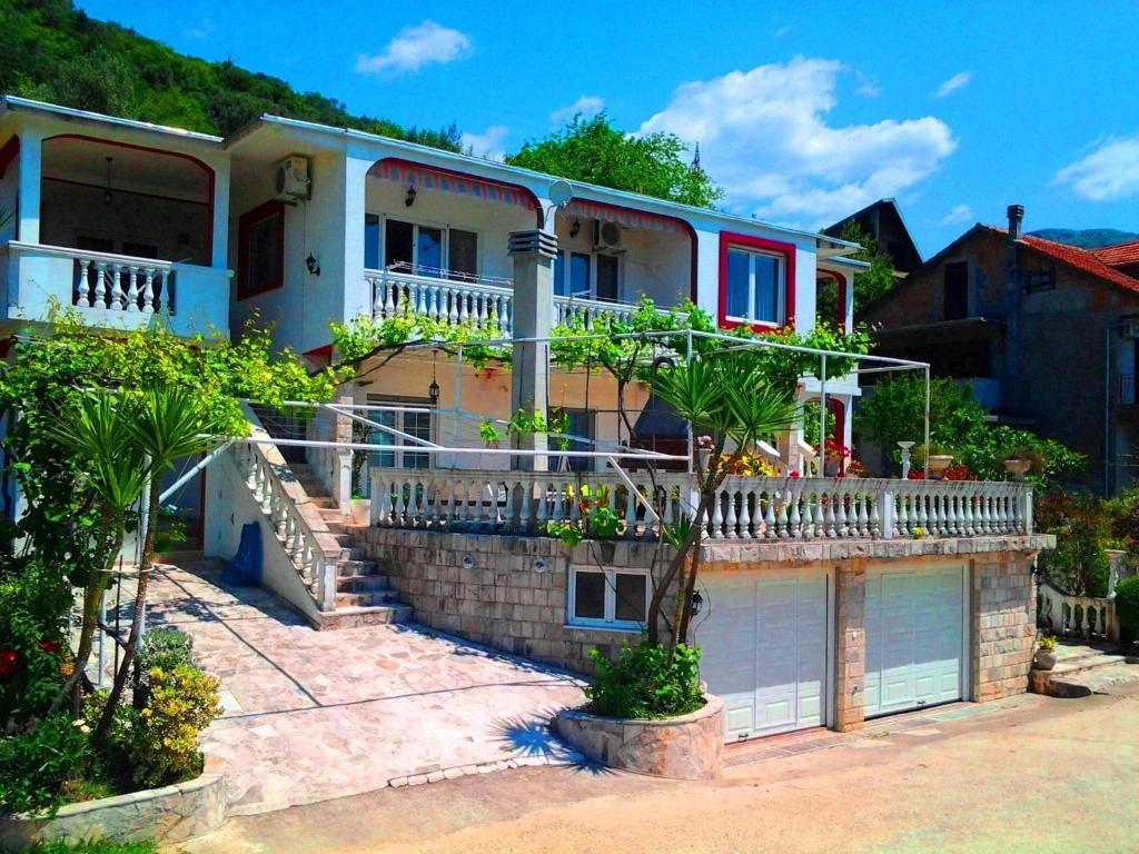 Villa Lastva Apartments Tivat Buitenkant foto