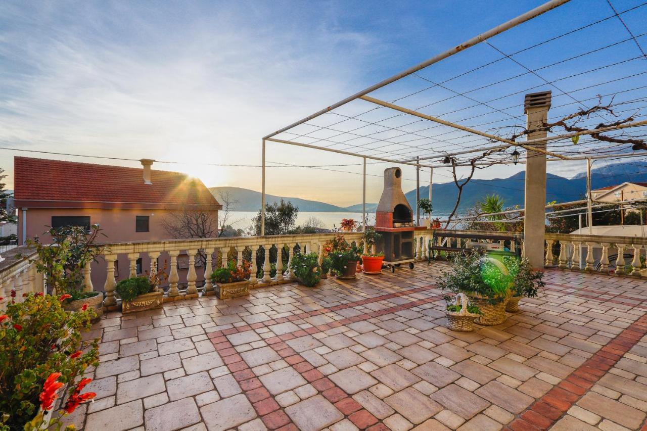 Villa Lastva Apartments Tivat Buitenkant foto